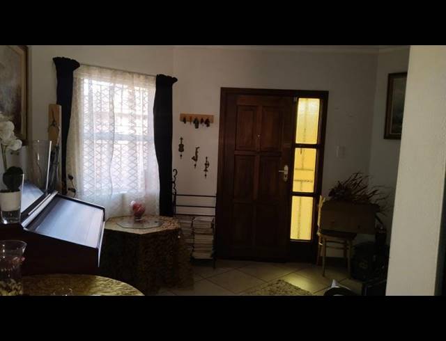 3 BEDROOM TOWNHOUSE FOR SALE IN VANDERBIJLPARK SE 2